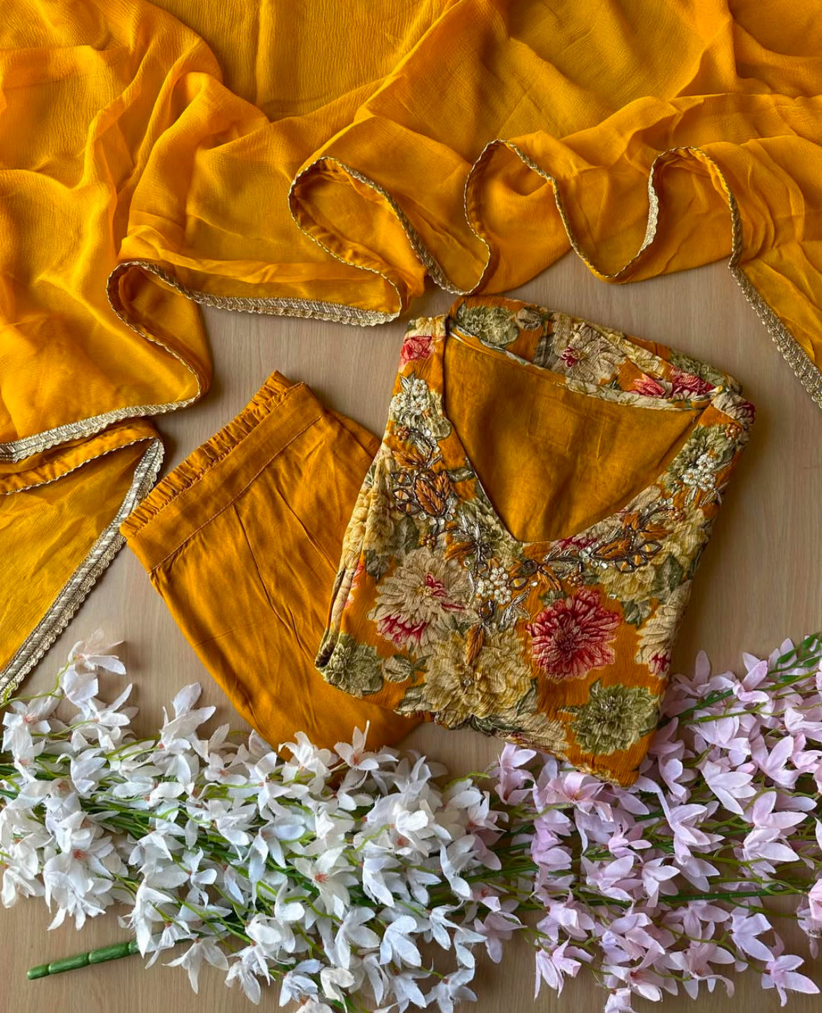 Stock Clearance 🚨
Chinon Alia Kurti Pant Dupatta Set