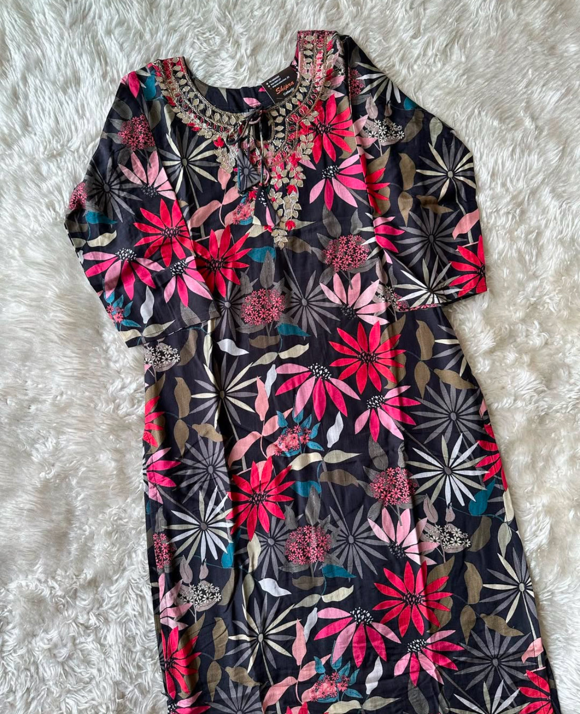 Stock Clearance 🚨
Premium Muslin Silk Kurti Pant Dupatta Set