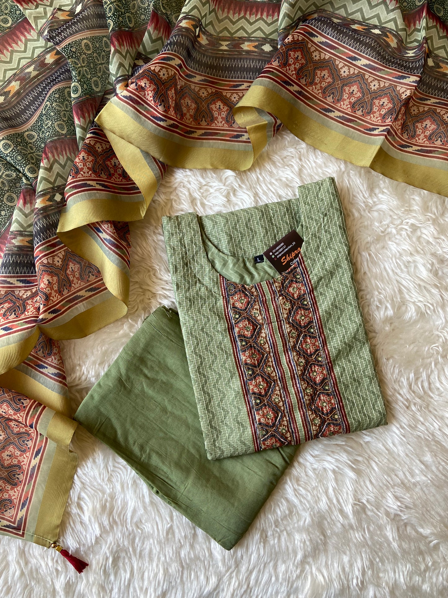 Stock Clearance 🚨
Chanderi Silk Kurti Pant Dupatta Set