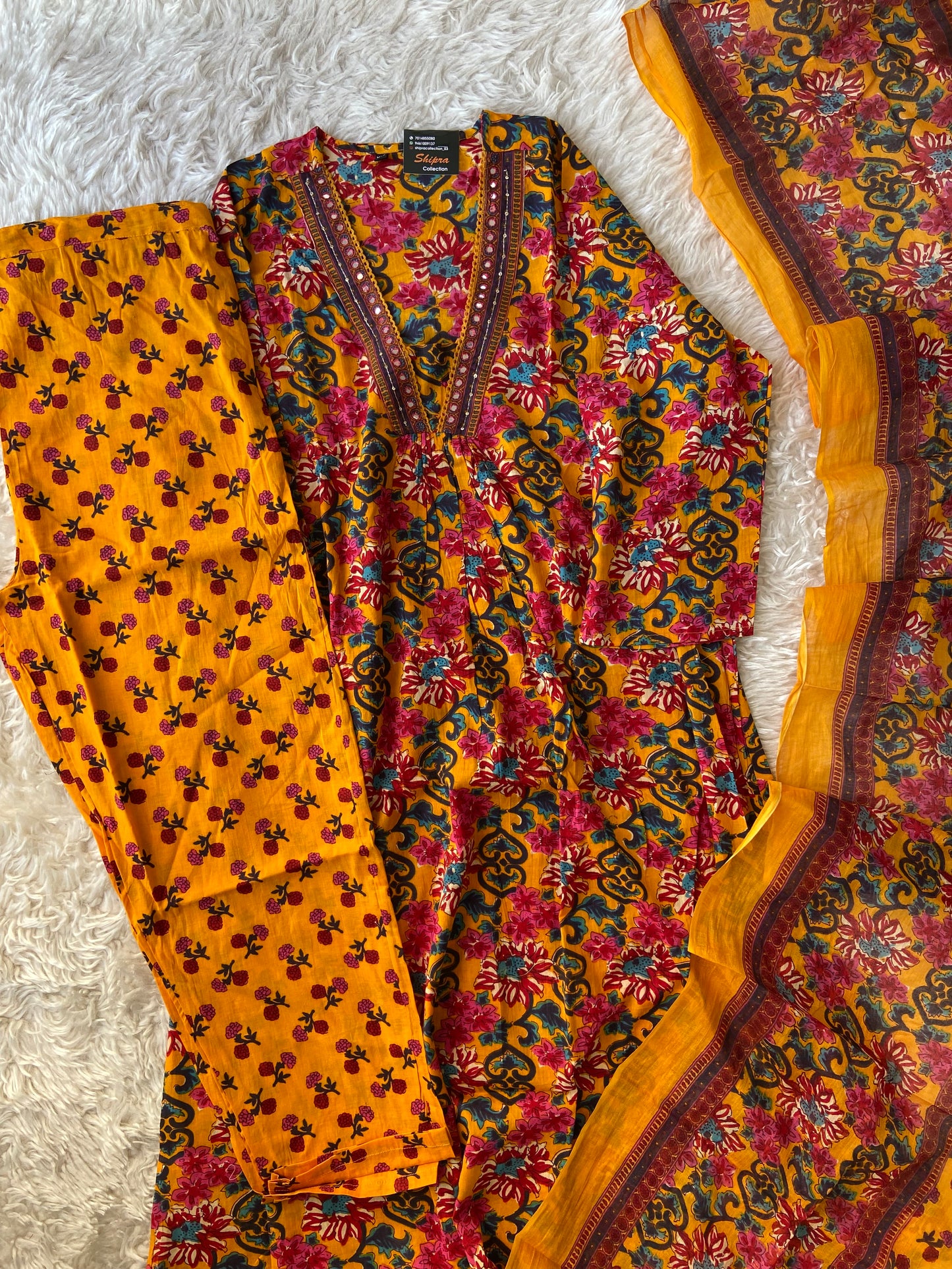 Stock Clearance 🚨
Budget Friendly Flare Kurti Pant Dupatta Set