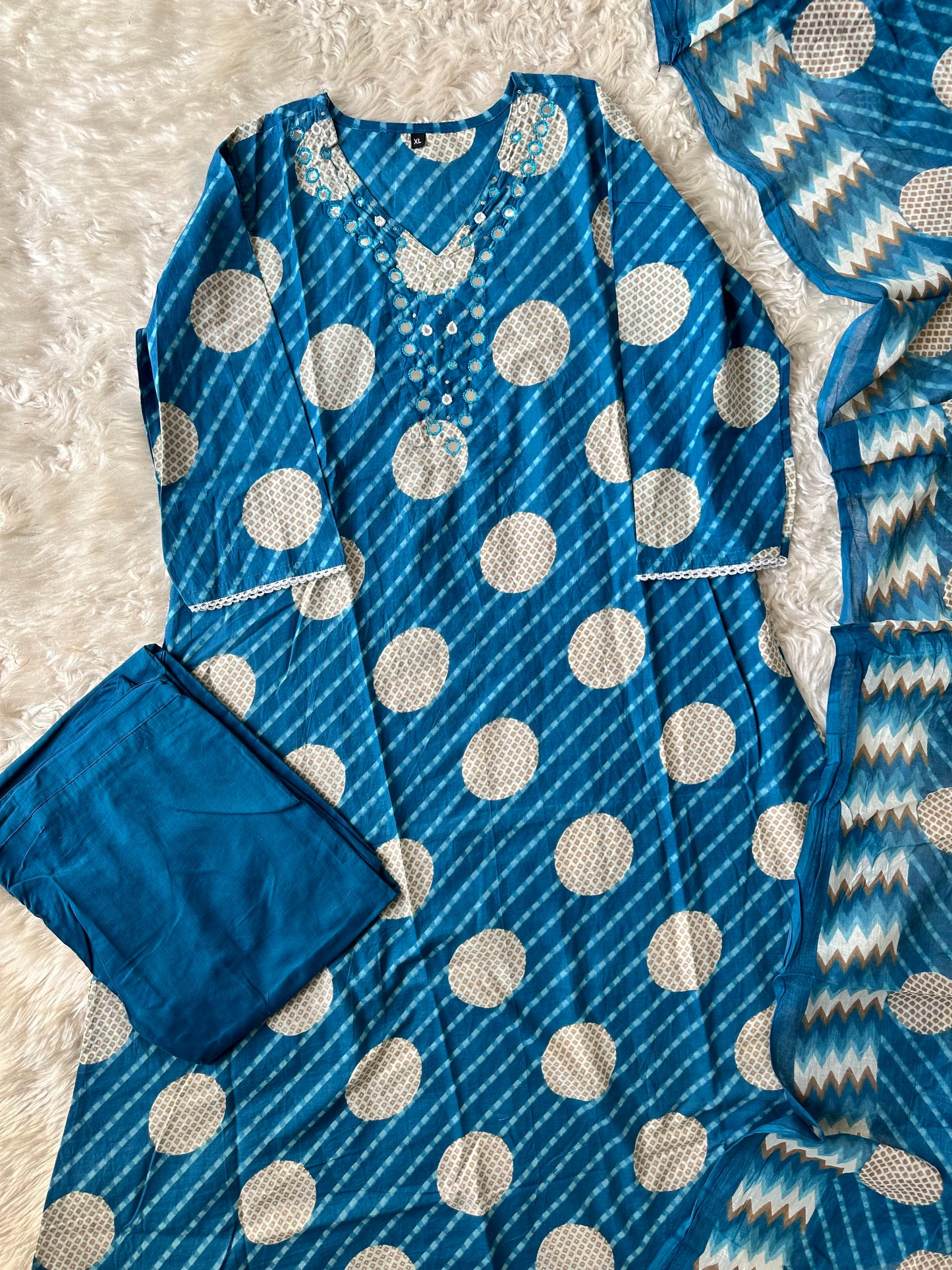 Stock Clearance 🚨
Budget Friendly Flare Kurti Pant Dupatta Set