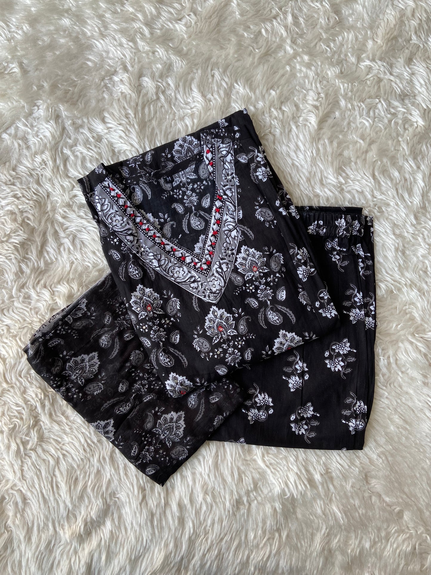 Stock Clearance 🚨
A-Line Kurti afghnai Pant Dupatta Set