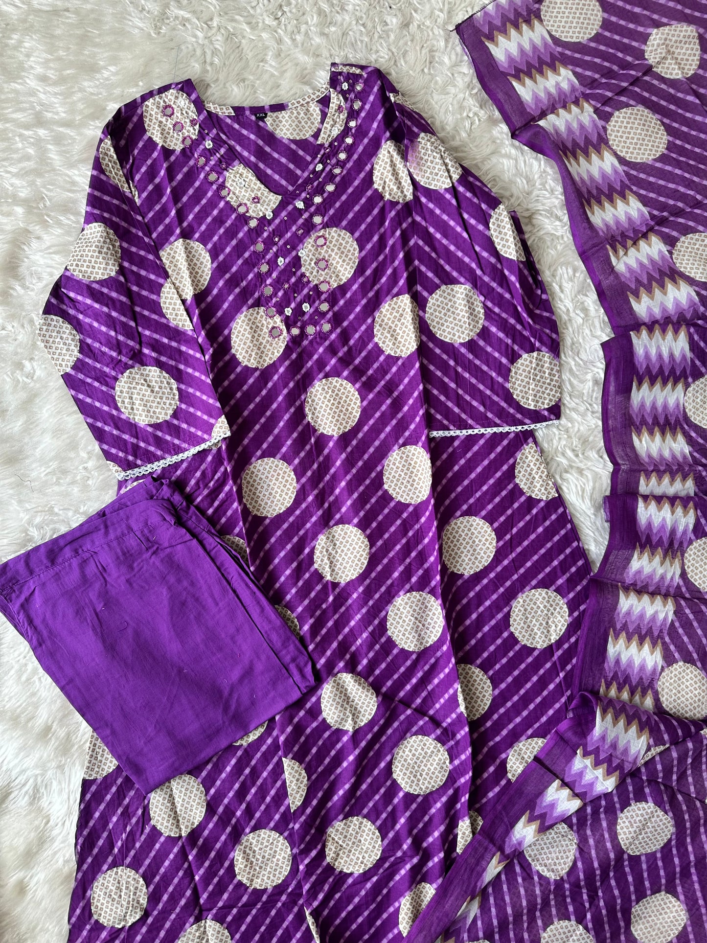 Stock Clearance 🚨
Budget Friendly Flare Kurti Pant Dupatta Set