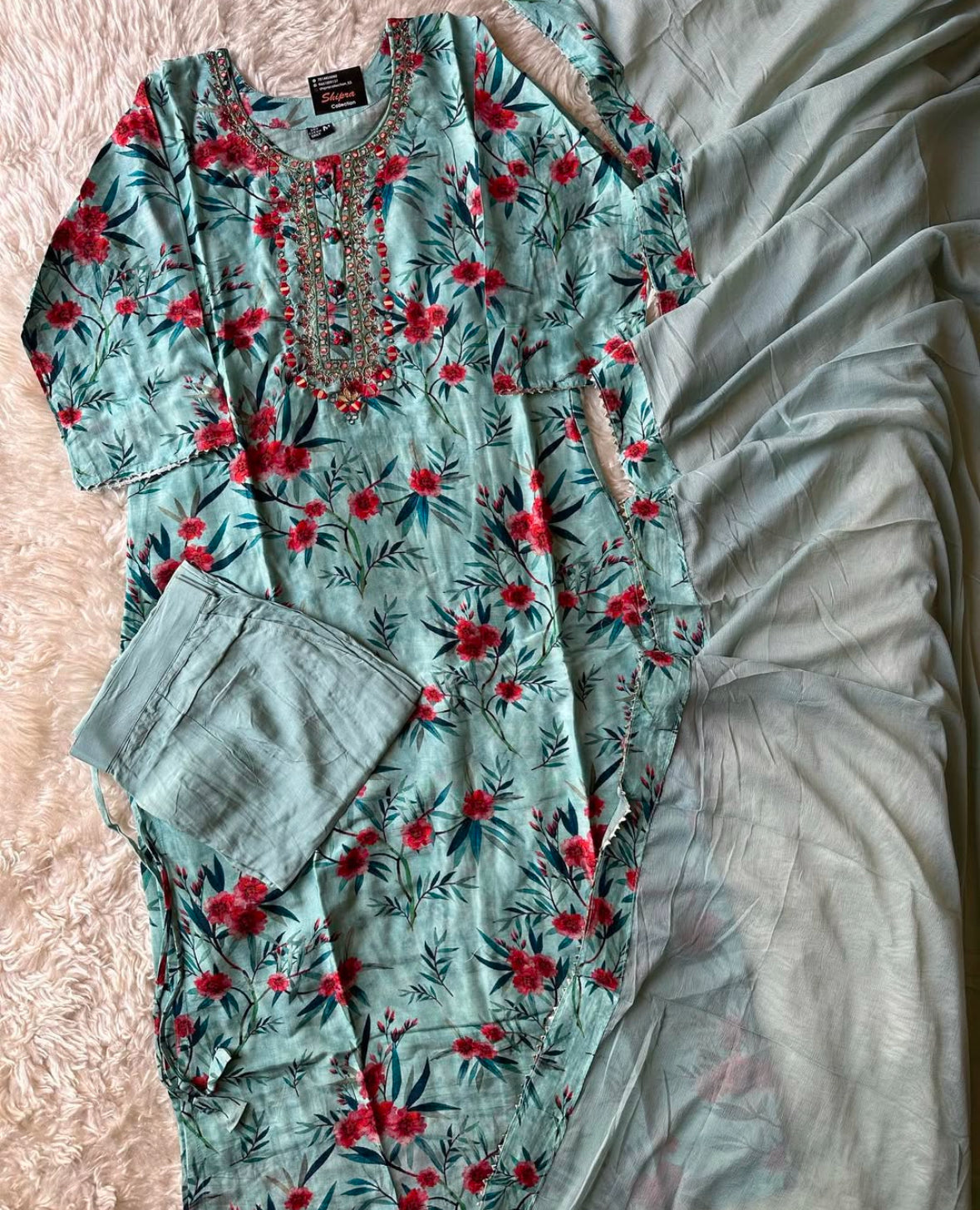 Stock Clearance 🚨
Premium Muslin Silk Kurti Pant Dupatta Set