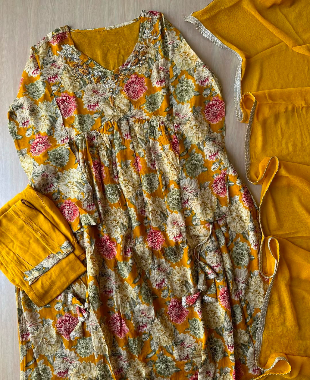 Stock Clearance 🚨
Chinon Alia Kurti Pant Dupatta Set