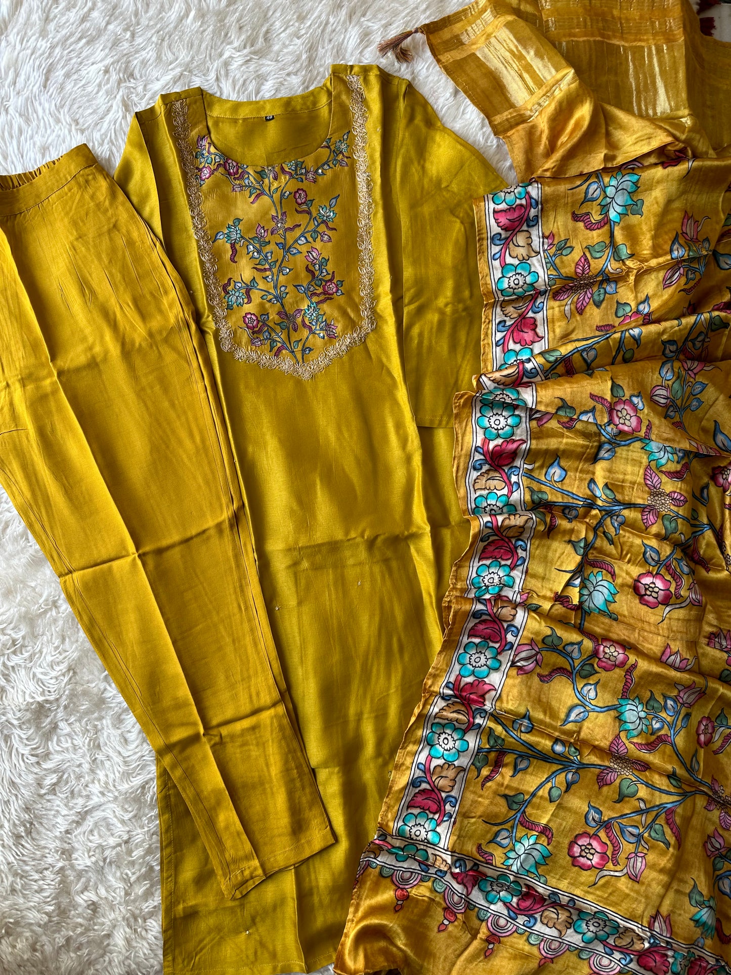 Gazi Silk Kurti Pant Dupatta Set