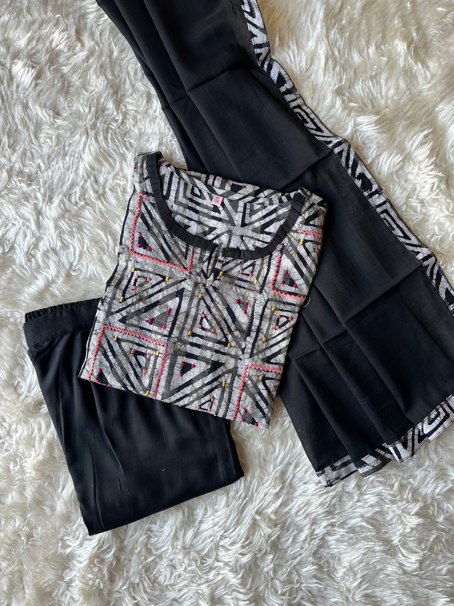 Steal Deal 🚨 Thick Cotton Kurti Pant Dupatta Set