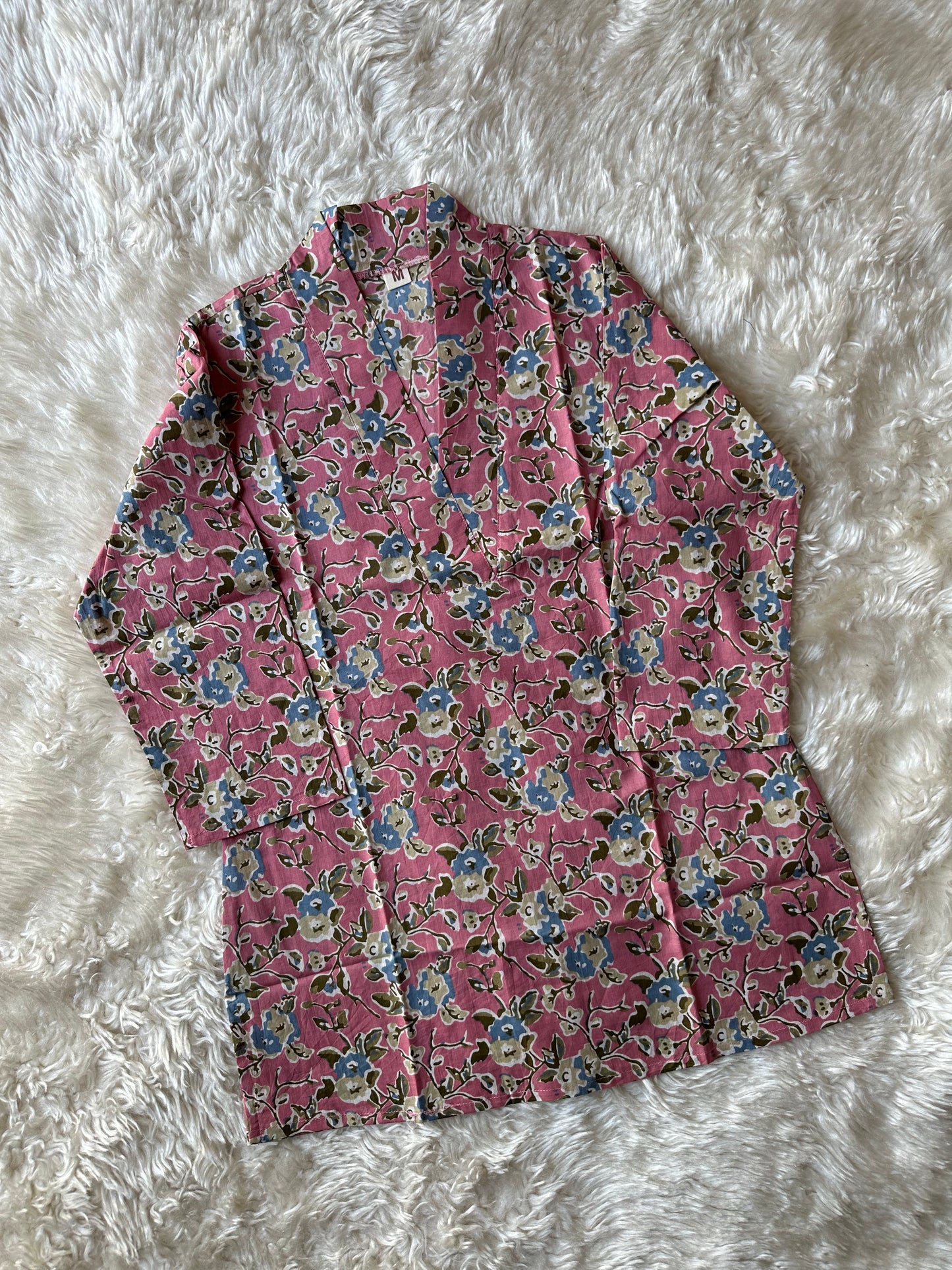 Shipra’s Fav ❣️ V- Neck Short Kurti