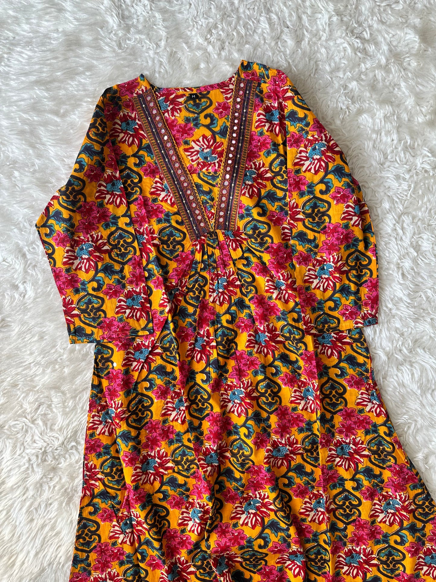Stock Clearance 🚨
Budget Friendly Flare Kurti Pant Dupatta Set