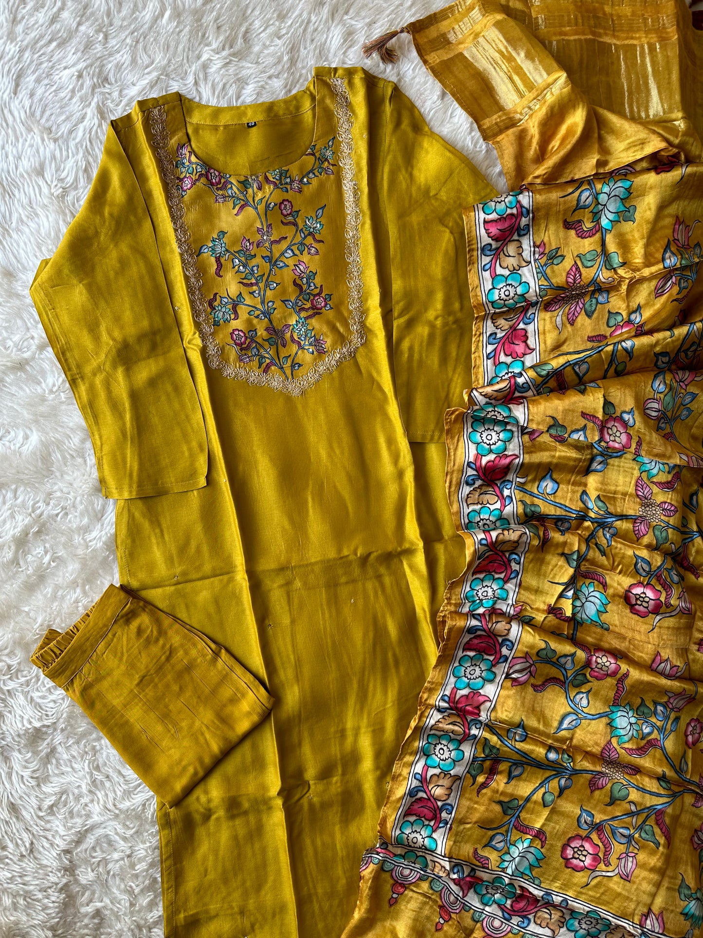 Gazi Silk Kurti Pant Dupatta Set