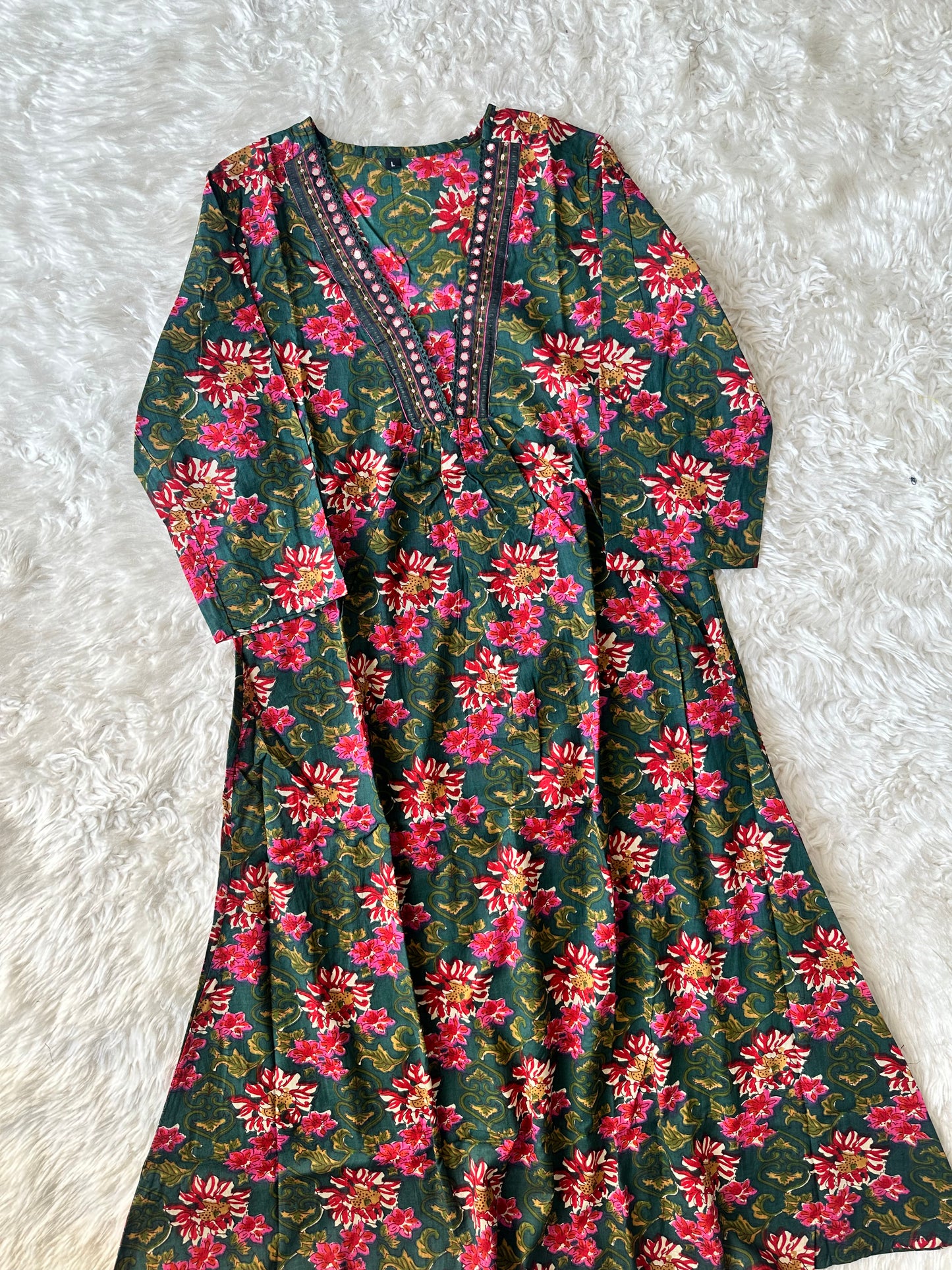 Stock Clearance 🚨
Budget Friendly Flare Kurti Pant Dupatta Set