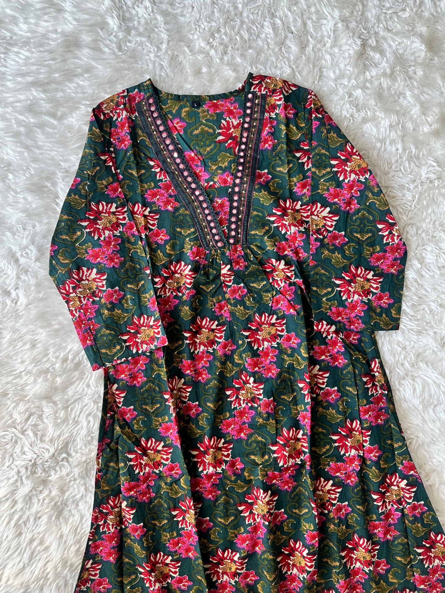 Stock Clearance 🚨
Budget Friendly Flare Kurti Pant Dupatta Set