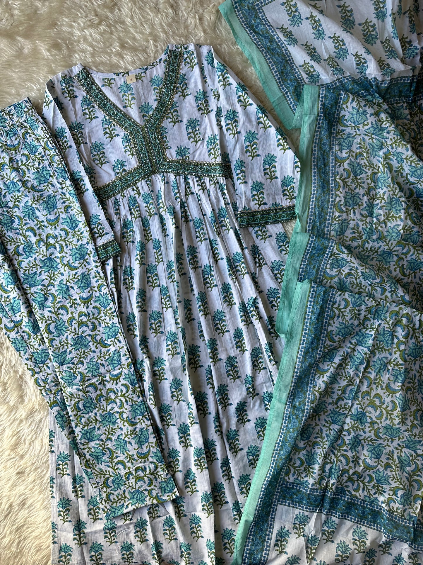 Steal Deal 🚨 Premium Cotton Alia Kurti Pant Dupatta Set