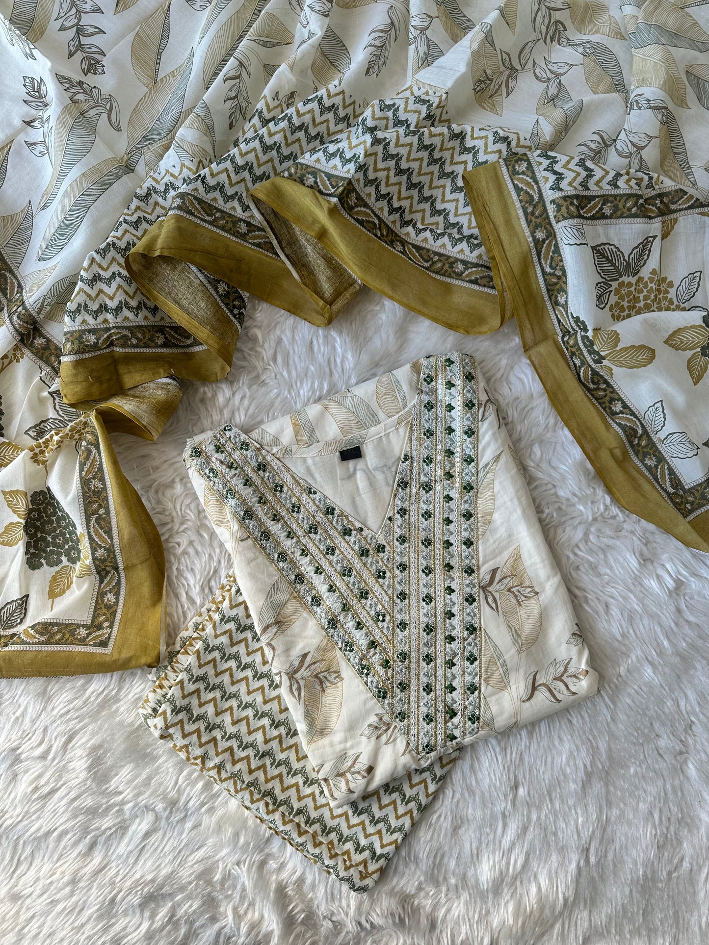 Steal Deal 🚨 Premium Cotton Kurti Pant Dupatta Set