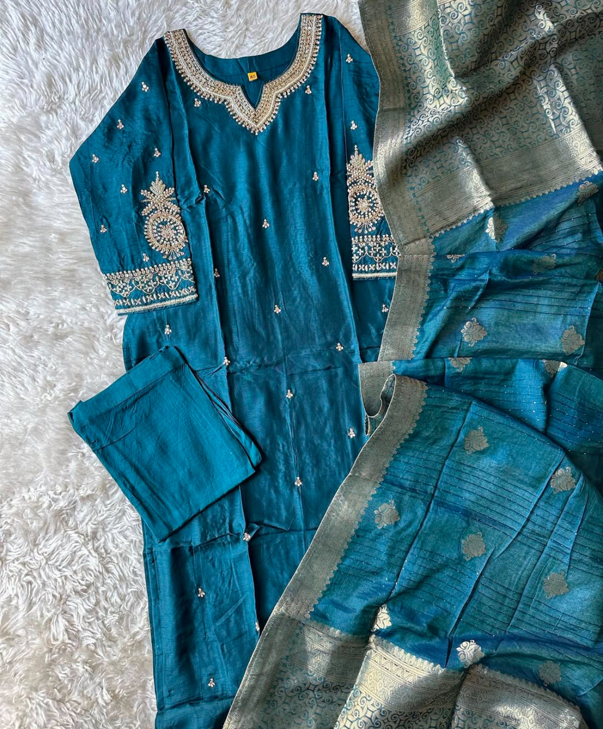Steal Deal 🚨 Pure Silk Kurti Pant Dupatta Set