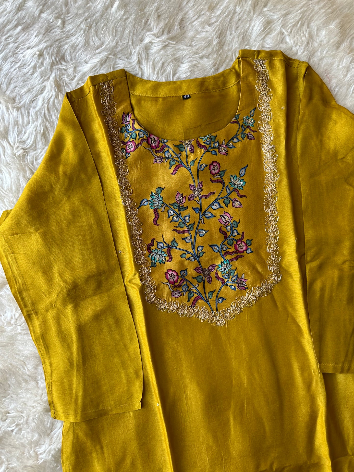 Gazi Silk Kurti Pant Dupatta Set