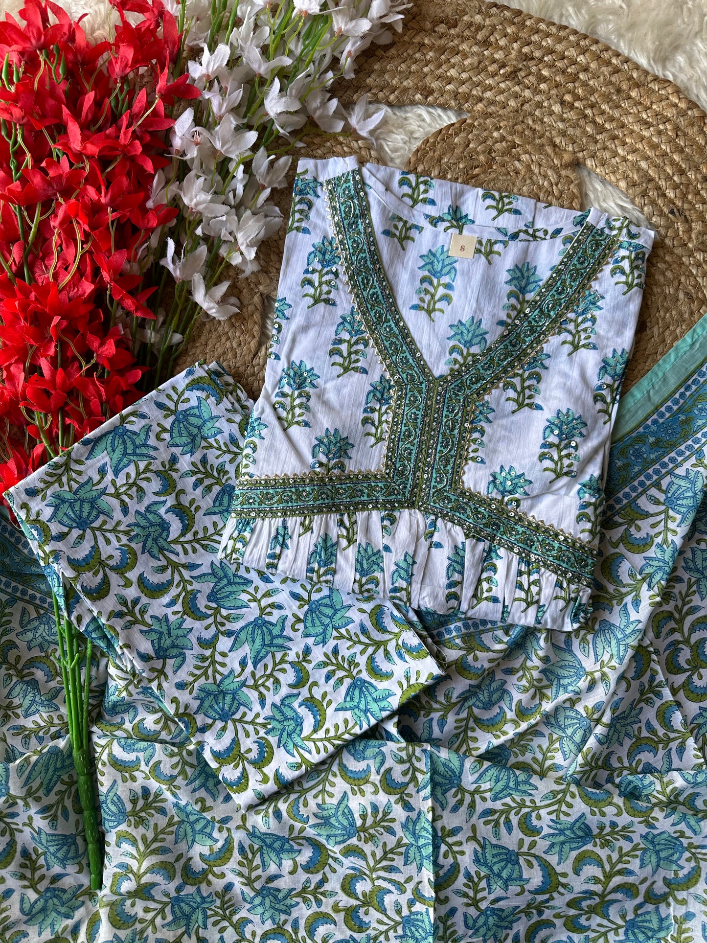Steal Deal 🚨 Premium Cotton Alia Kurti Pant Dupatta Set