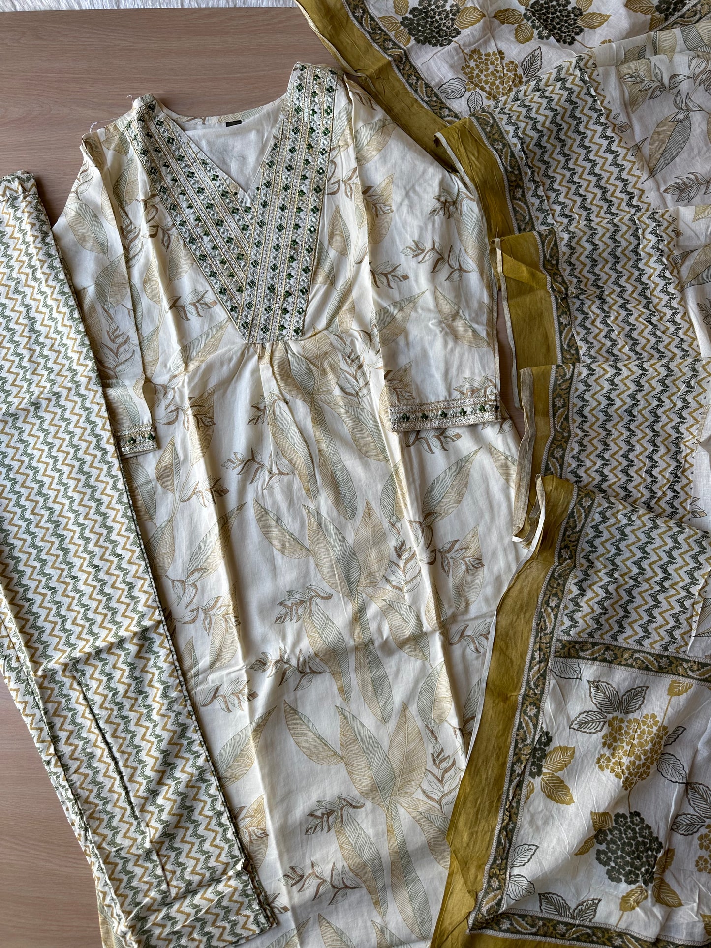 Steal Deal 🚨 Premium Cotton Kurti Pant Dupatta Set