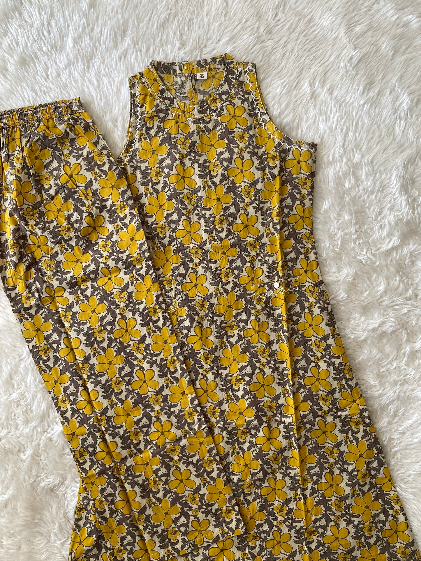 Pure Cotton Sleeveless Kurti Pant Set