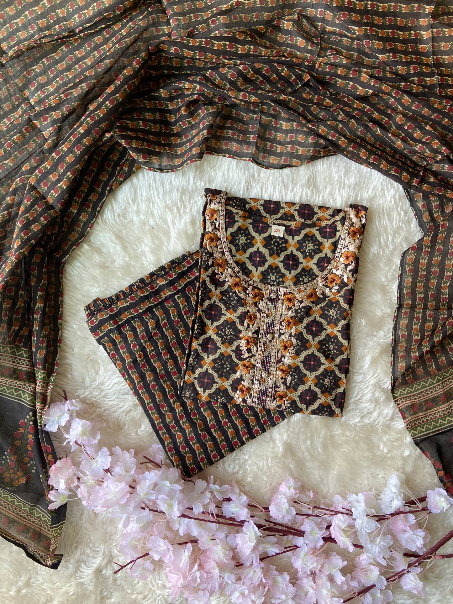 Steal Deal 🚨 Premium Cotton Kurti Pant Dupatta Set