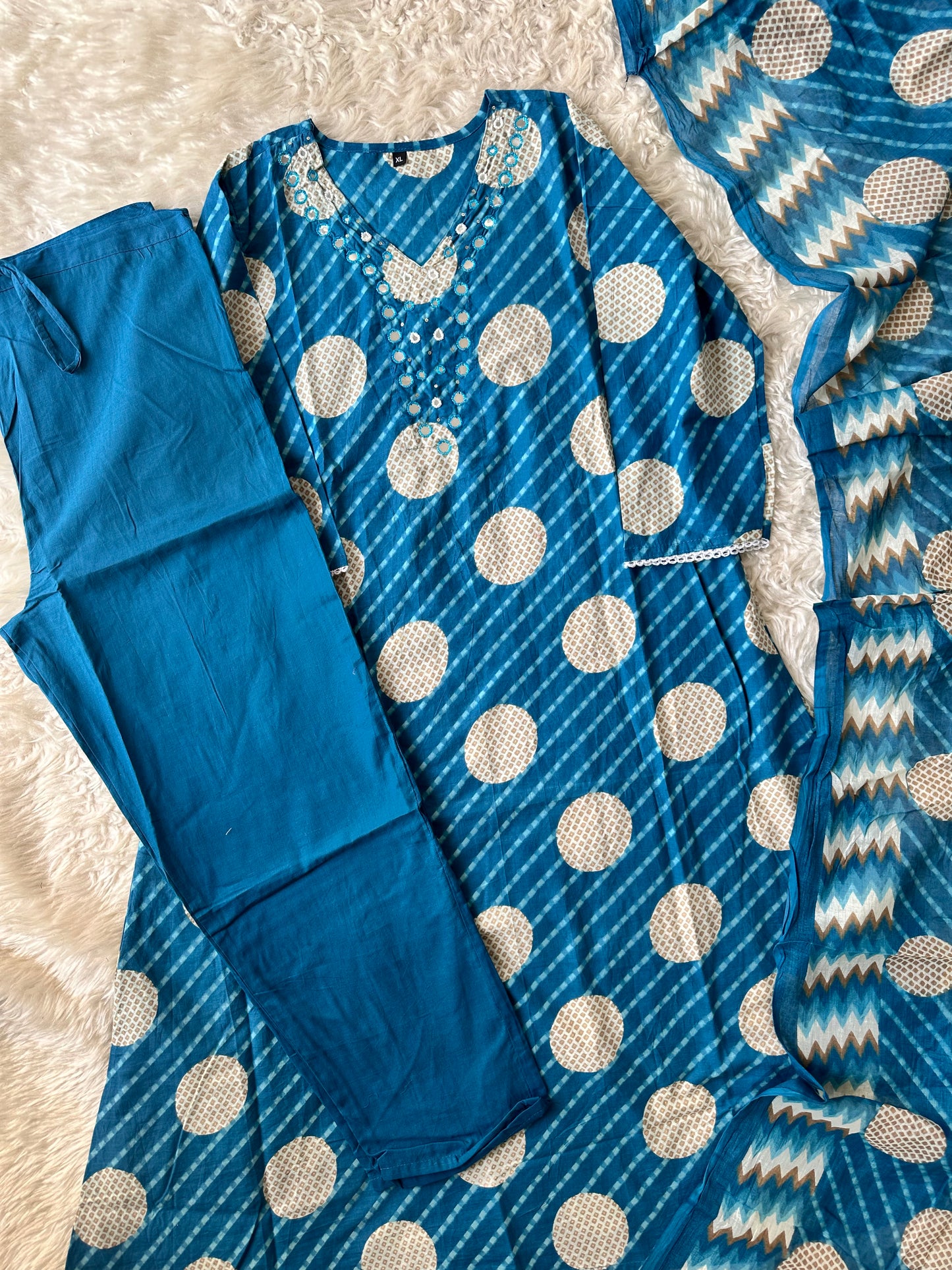 Stock Clearance 🚨
Budget Friendly Flare Kurti Pant Dupatta Set