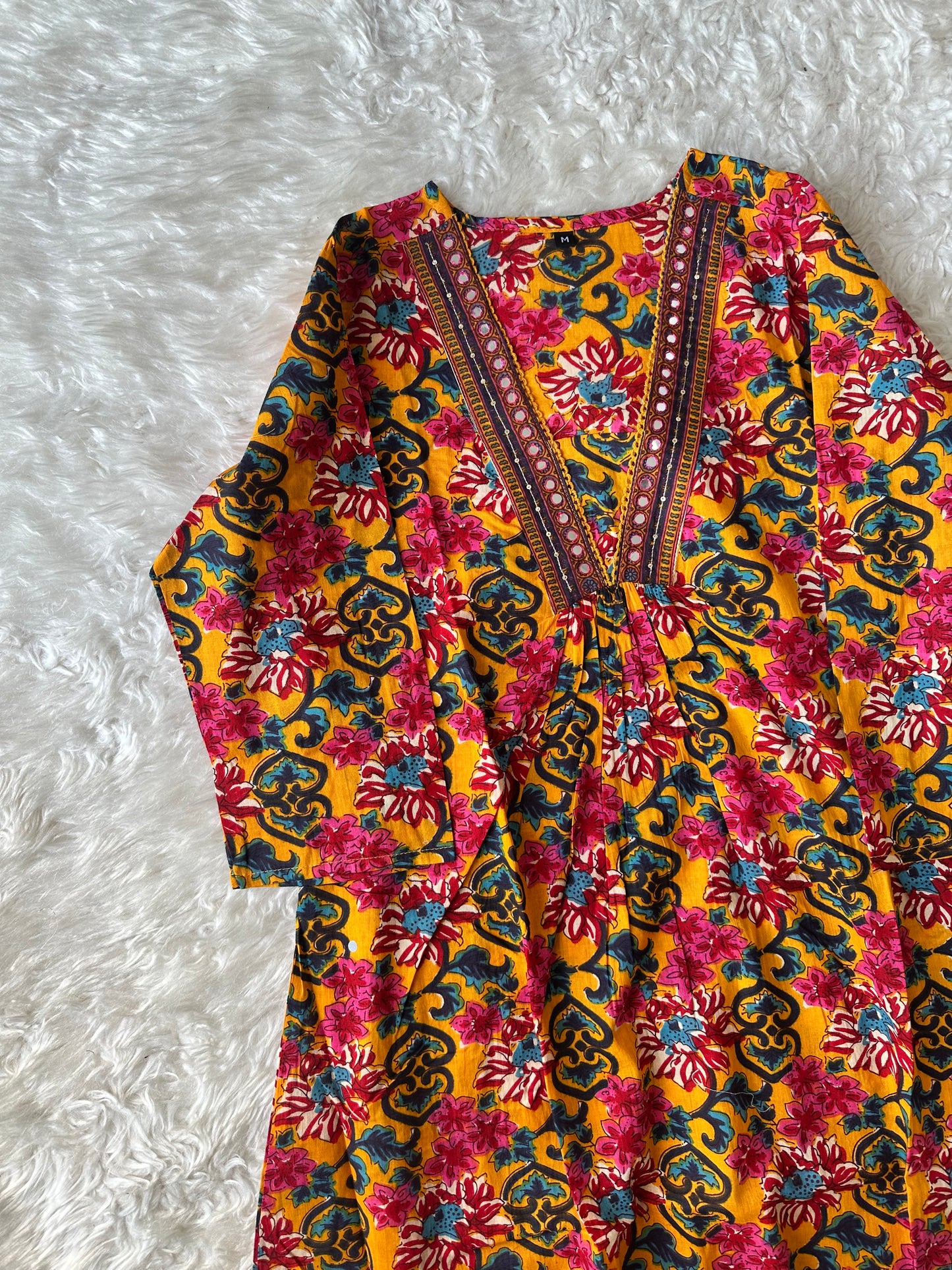 Stock Clearance 🚨
Budget Friendly Flare Kurti Pant Dupatta Set