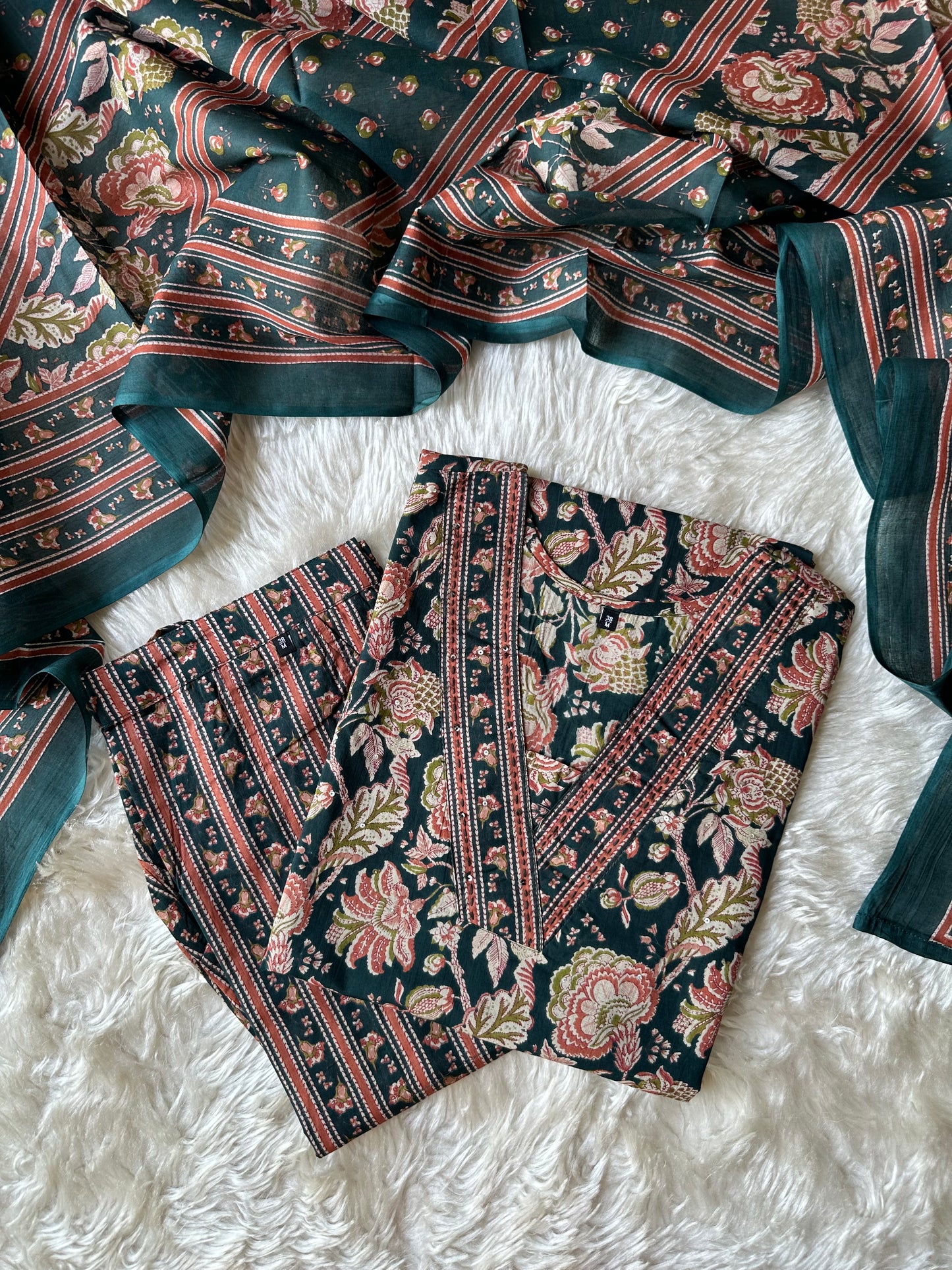 Steal Deal 🚨 Premium Cotton Kurti Pant Dupatta Set