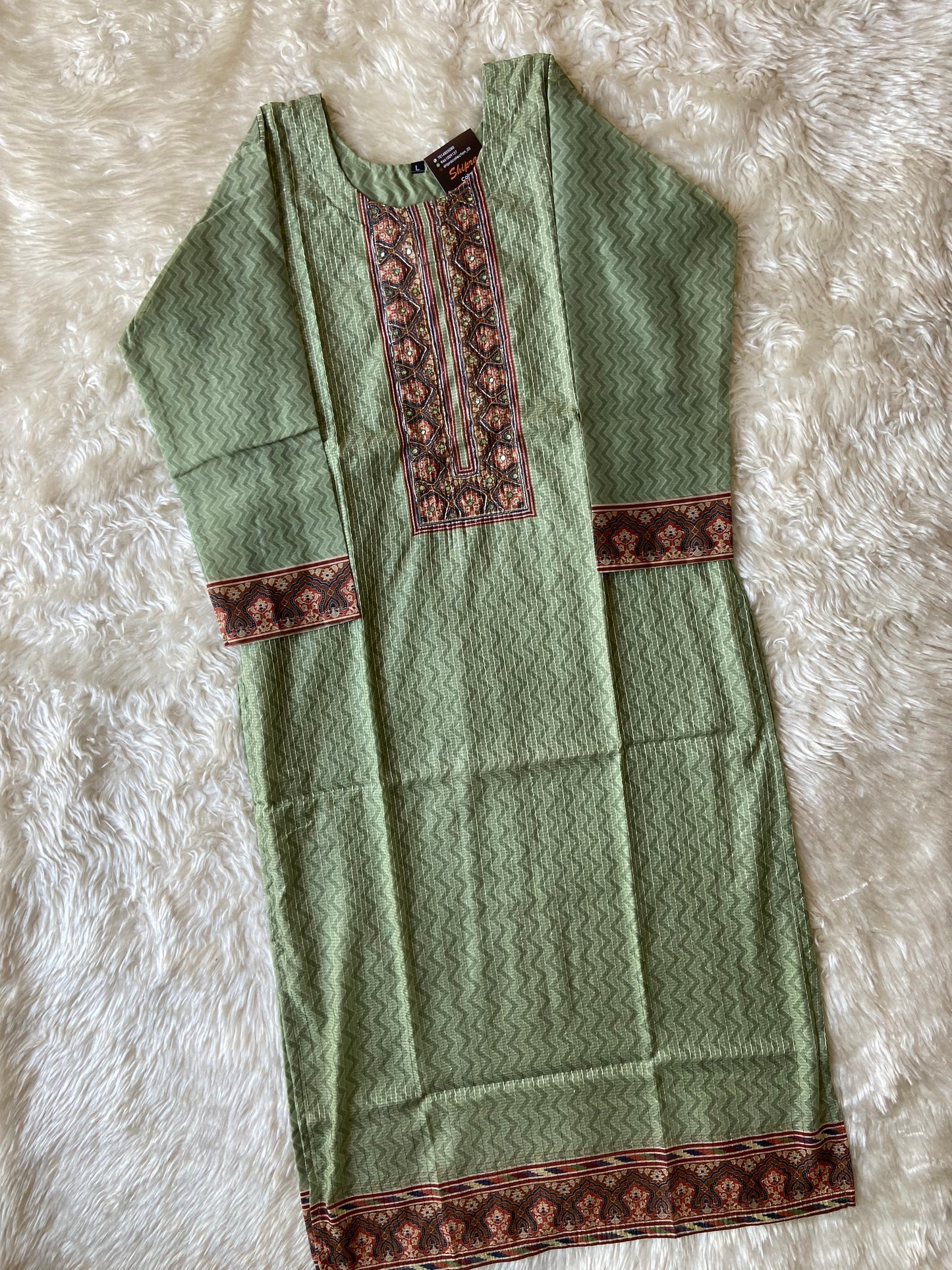 Stock Clearance 🚨
Chanderi Silk Kurti Pant Dupatta Set