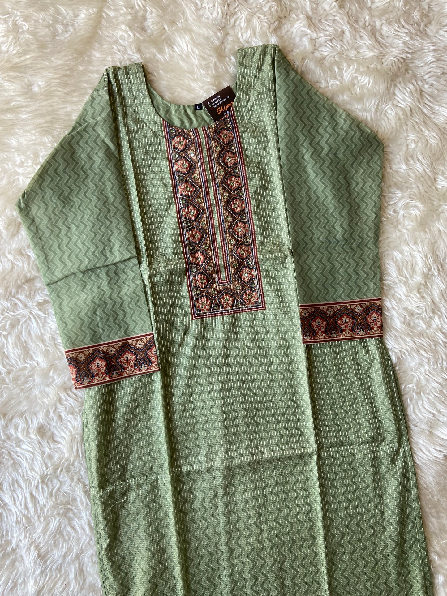 Stock Clearance 🚨
Chanderi Silk Kurti Pant Dupatta Set