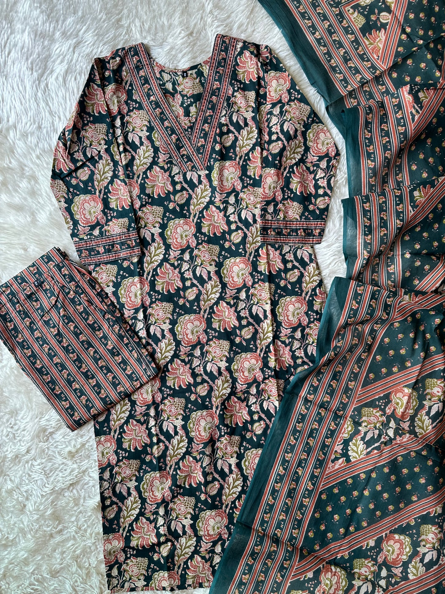 Steal Deal 🚨 Premium Cotton Kurti Pant Dupatta Set
