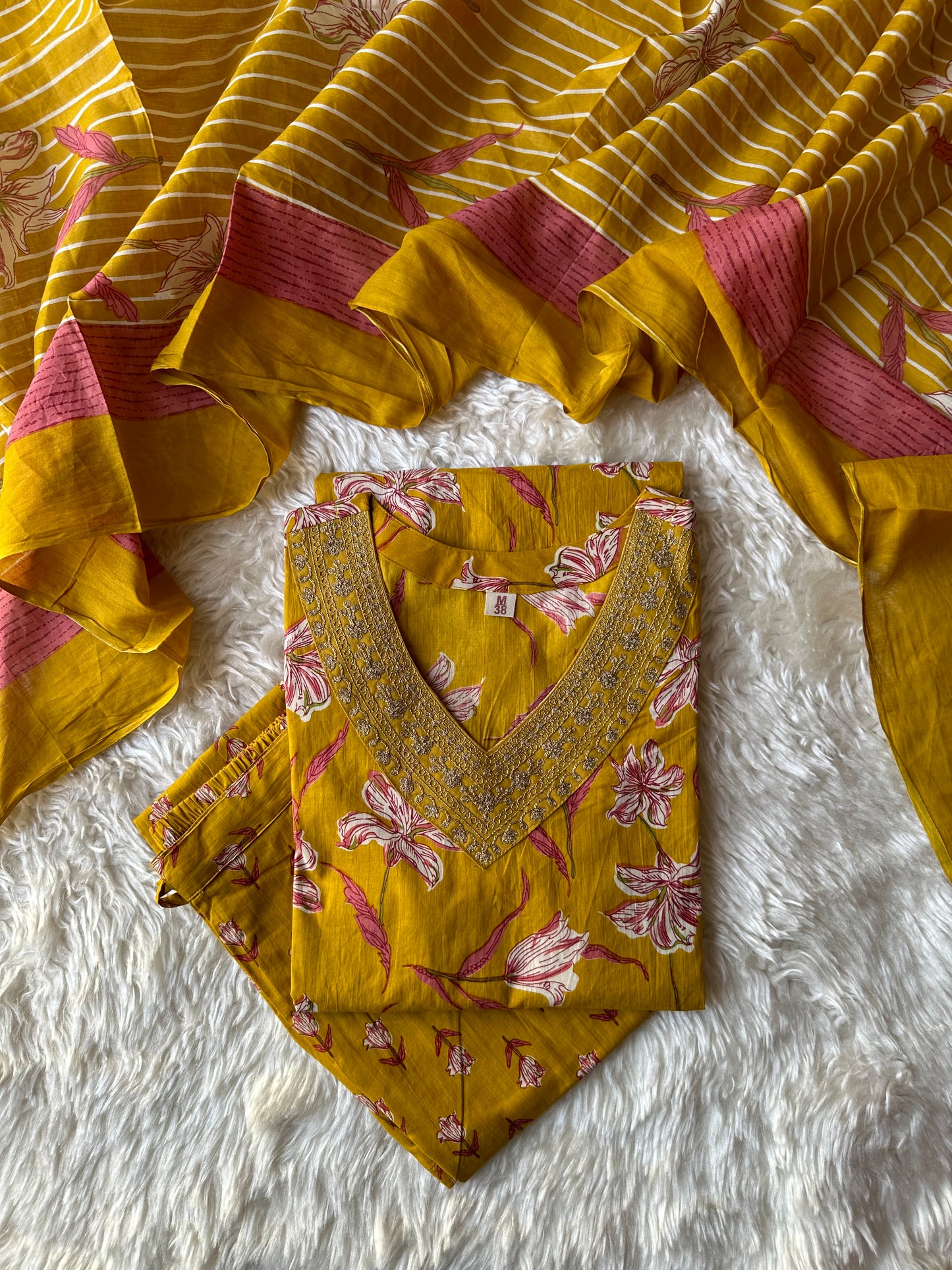 Steal Deal 🚨 Premium Cotton Kurti Pant Dupatta Set