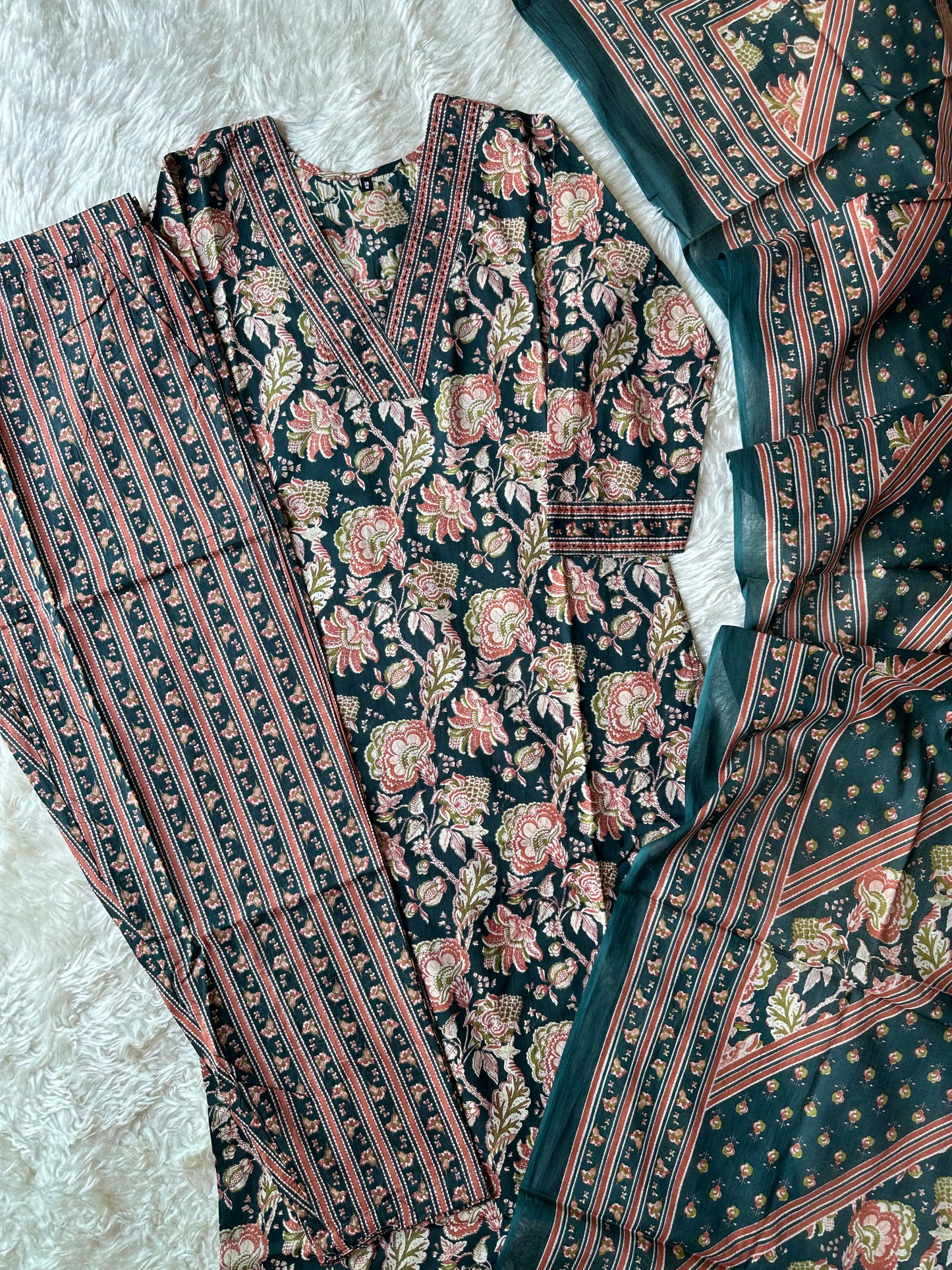 Steal Deal 🚨 Premium Cotton Kurti Pant Dupatta Set