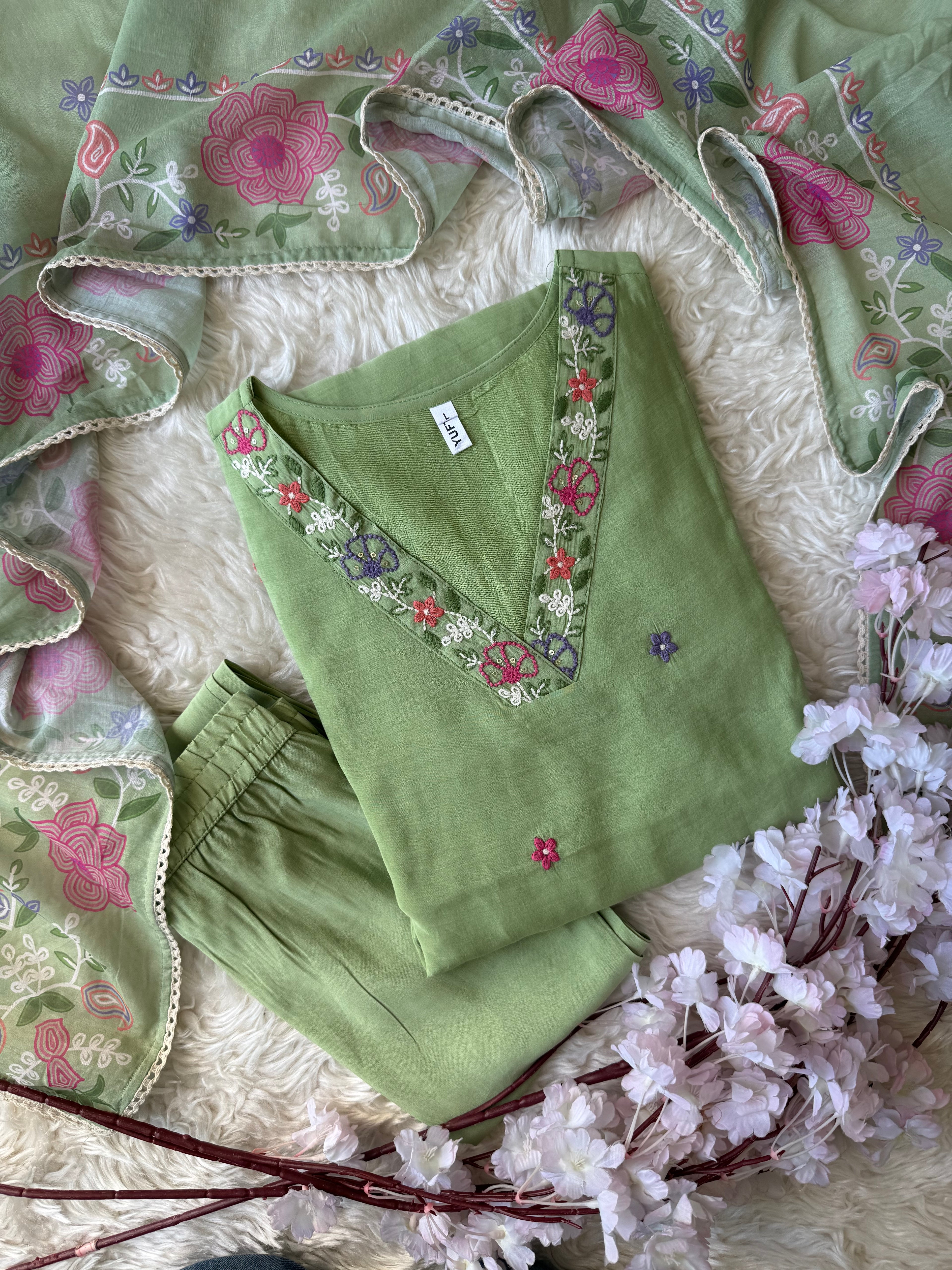 Mul Chanderi Kurti Pant Dupatta Set