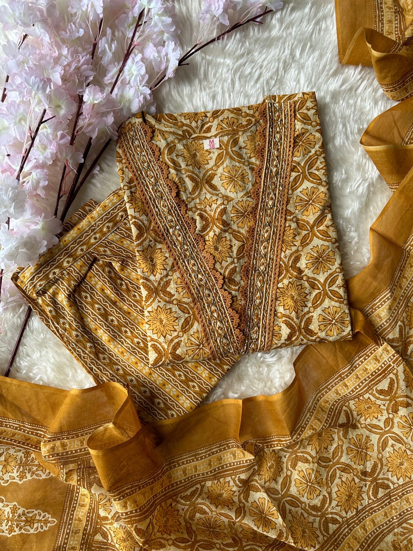 Stock Clearance 🚨
 Premium Cotton Kurti Pant Dupatta Set