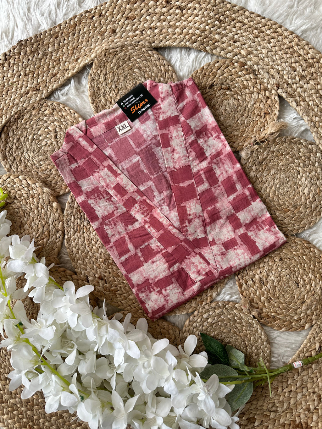 Shipra’s Fav ❣️ V- Neck Short Kurti