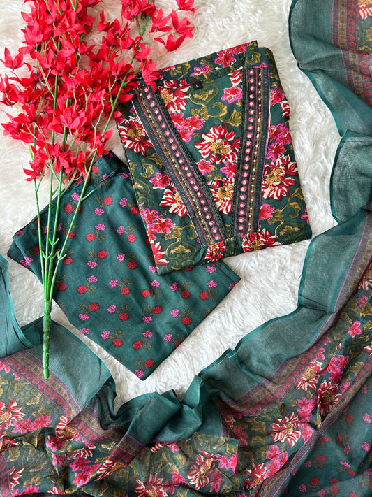 Stock Clearance 🚨
 Budget Friendly Flare Kurti Pant Dupatta Set