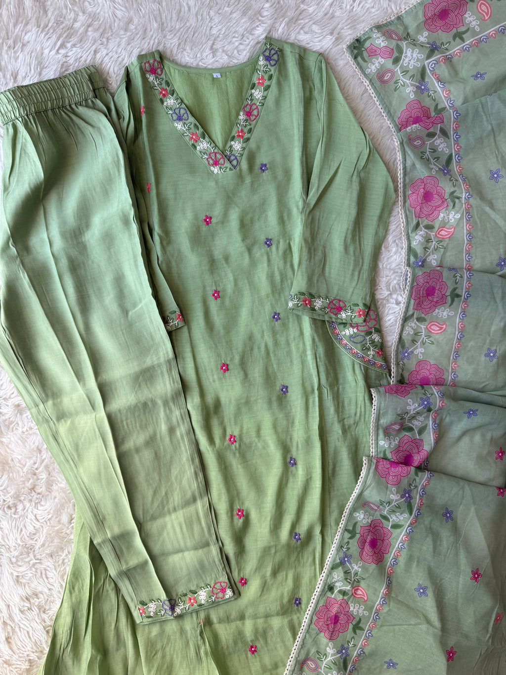 Mul Chanderi Kurti Pant Dupatta Set