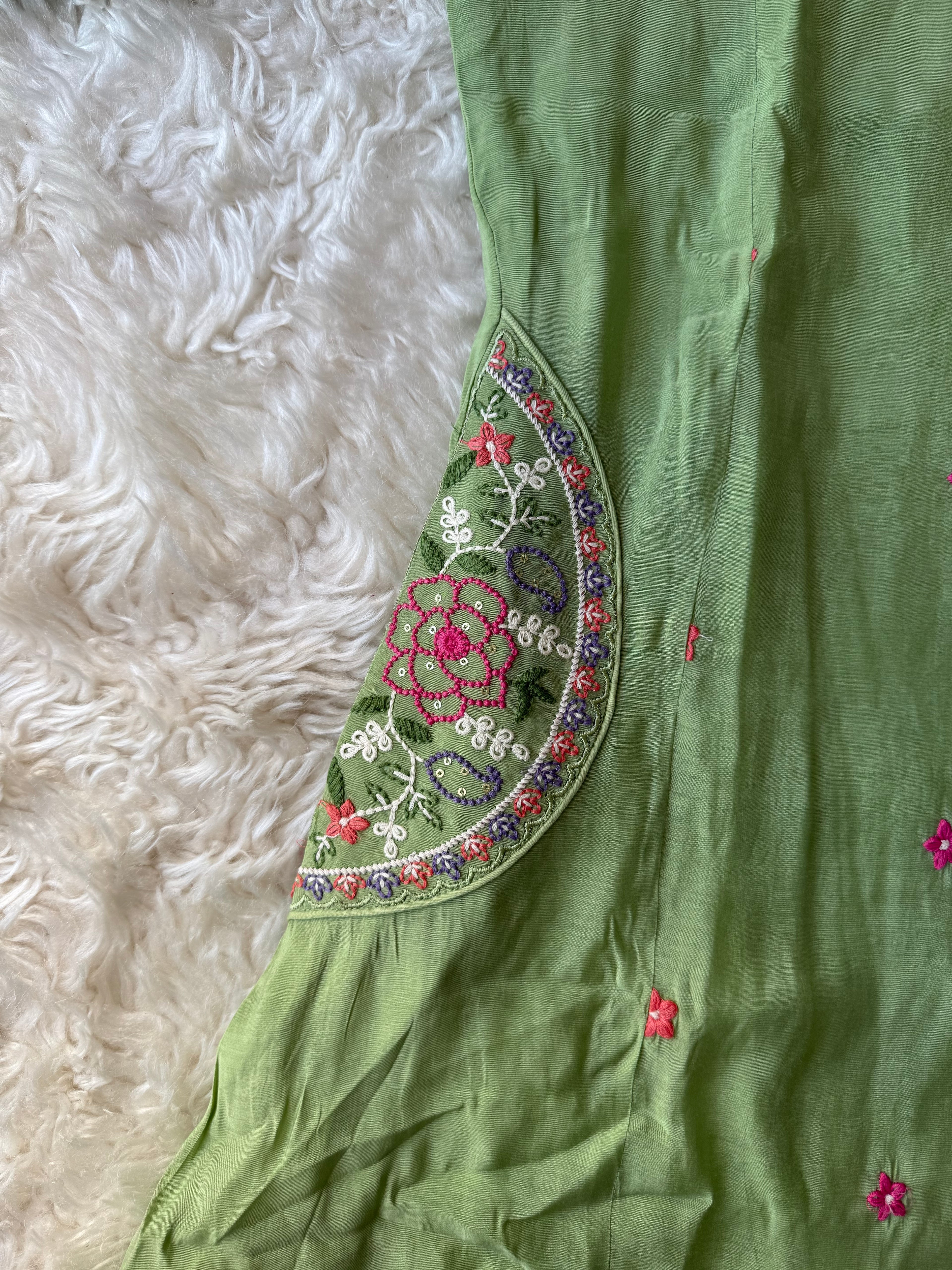 Mul Chanderi Kurti Pant Dupatta Set
