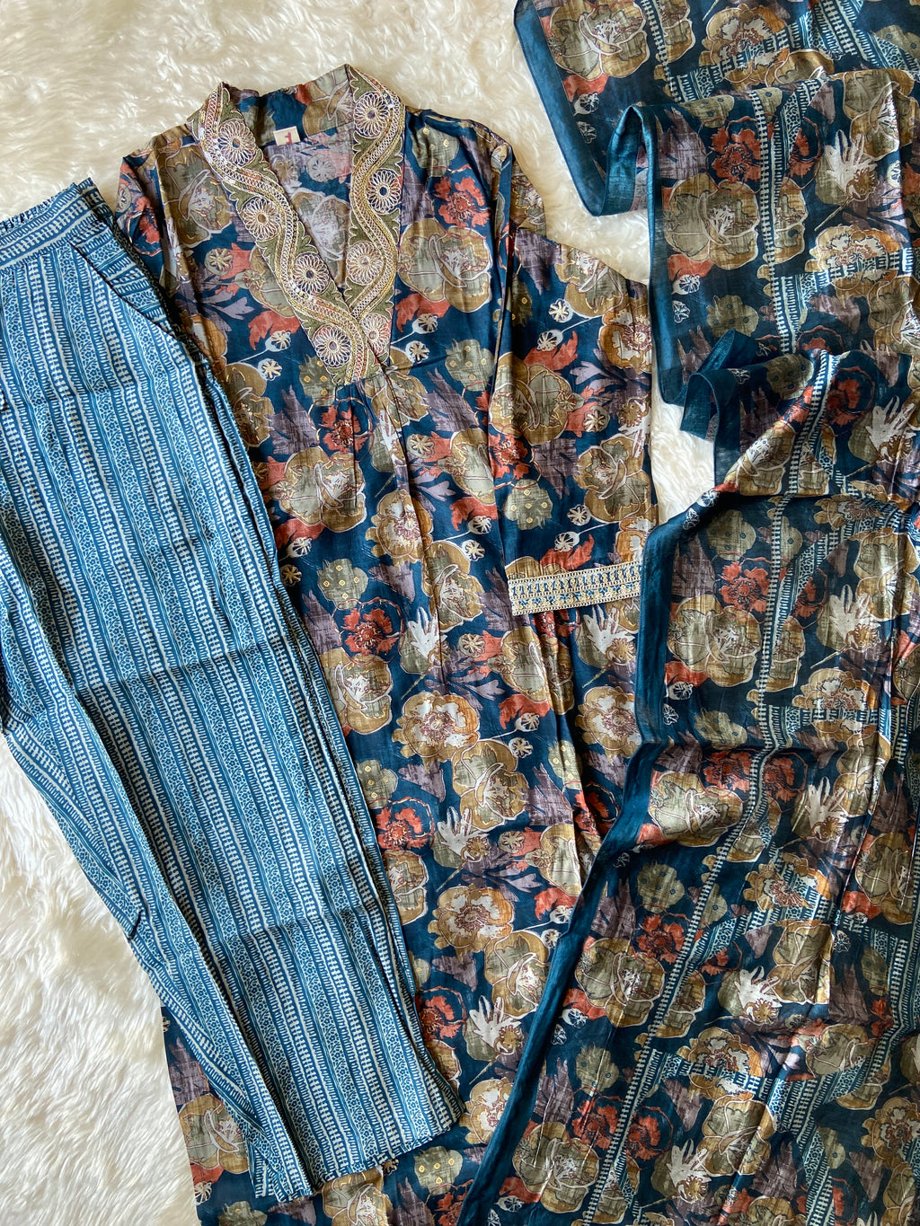 Muslin Silk Kurti Pant Dupatta Set