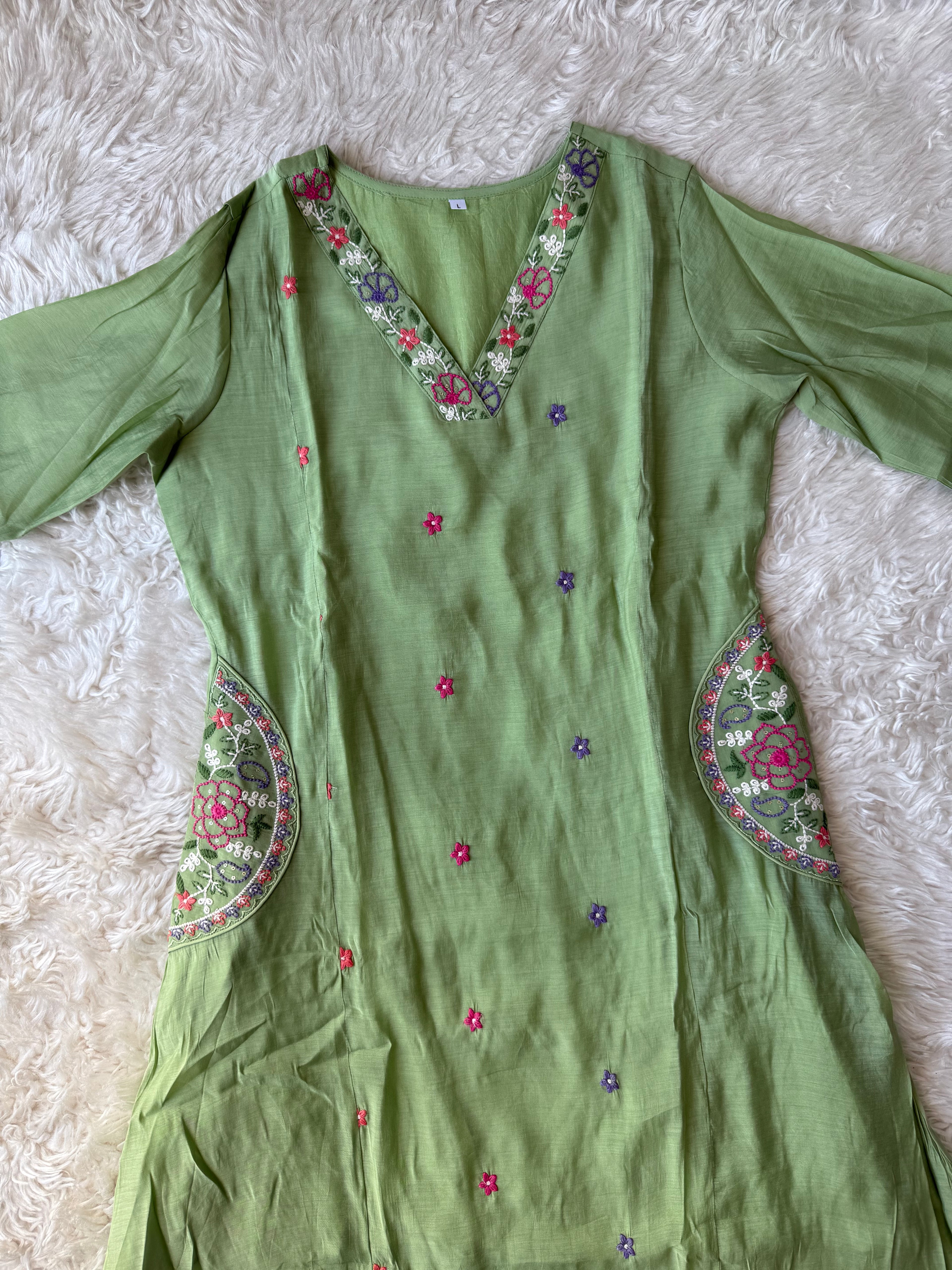 Mul Chanderi Kurti Pant Dupatta Set